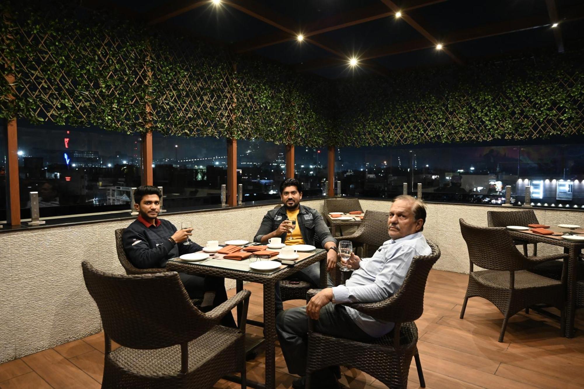 Hotel Trax International Jamshedpur Buitenkant foto