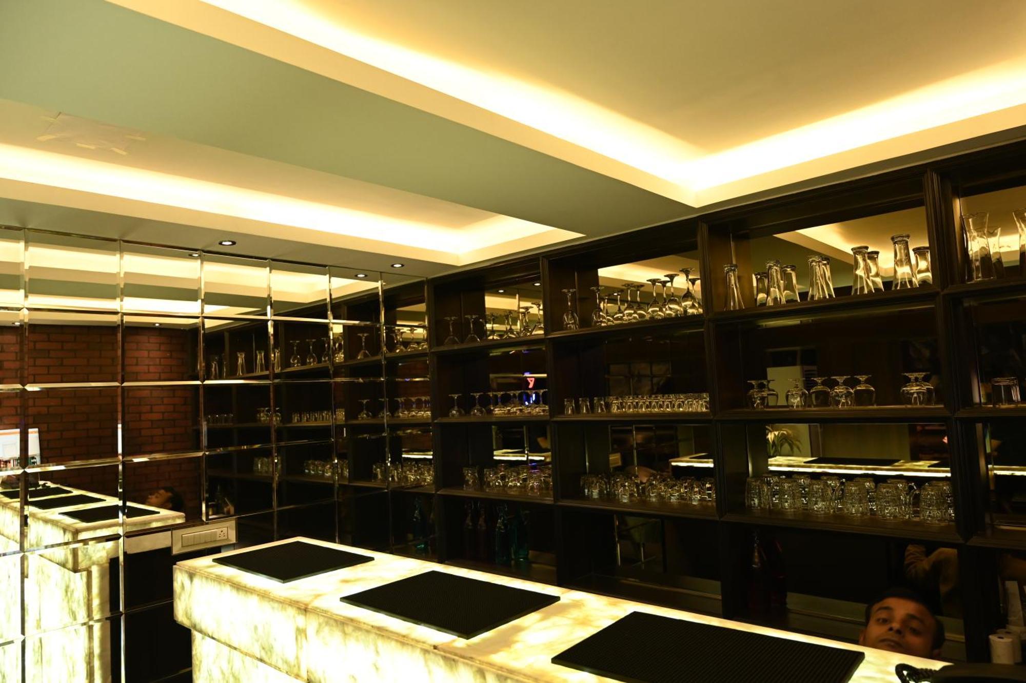 Hotel Trax International Jamshedpur Buitenkant foto
